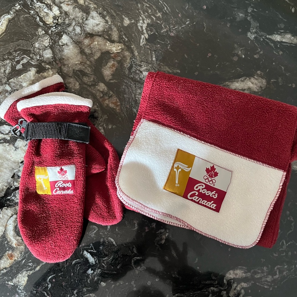 Roots Gloves and Scarf